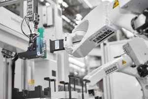 Arburg erweitert Robotersysteme um Standalone Varianten